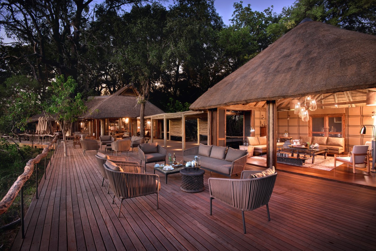 Dinaka Safari Lodge Outside Dining