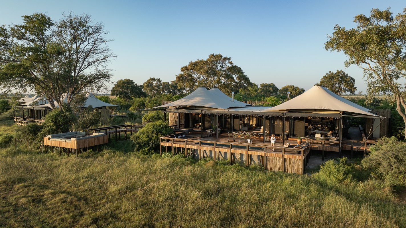 Daunara Safari Camp Botswana Main Deck