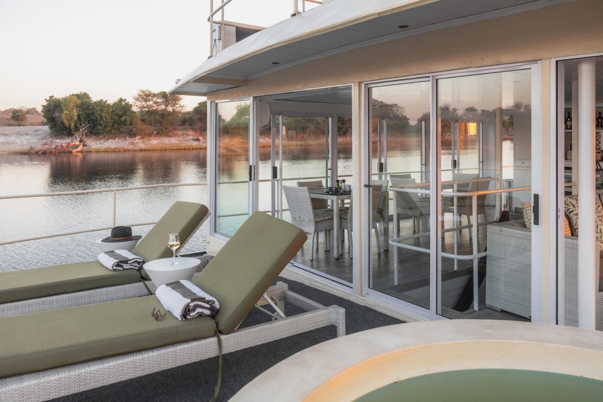 Chobe Princess Tub and Loungers
