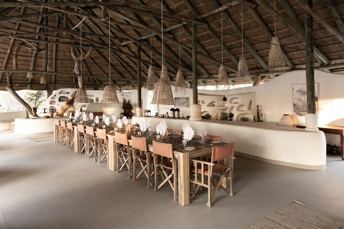 Moela-Safari-Lodge-Dining-Table