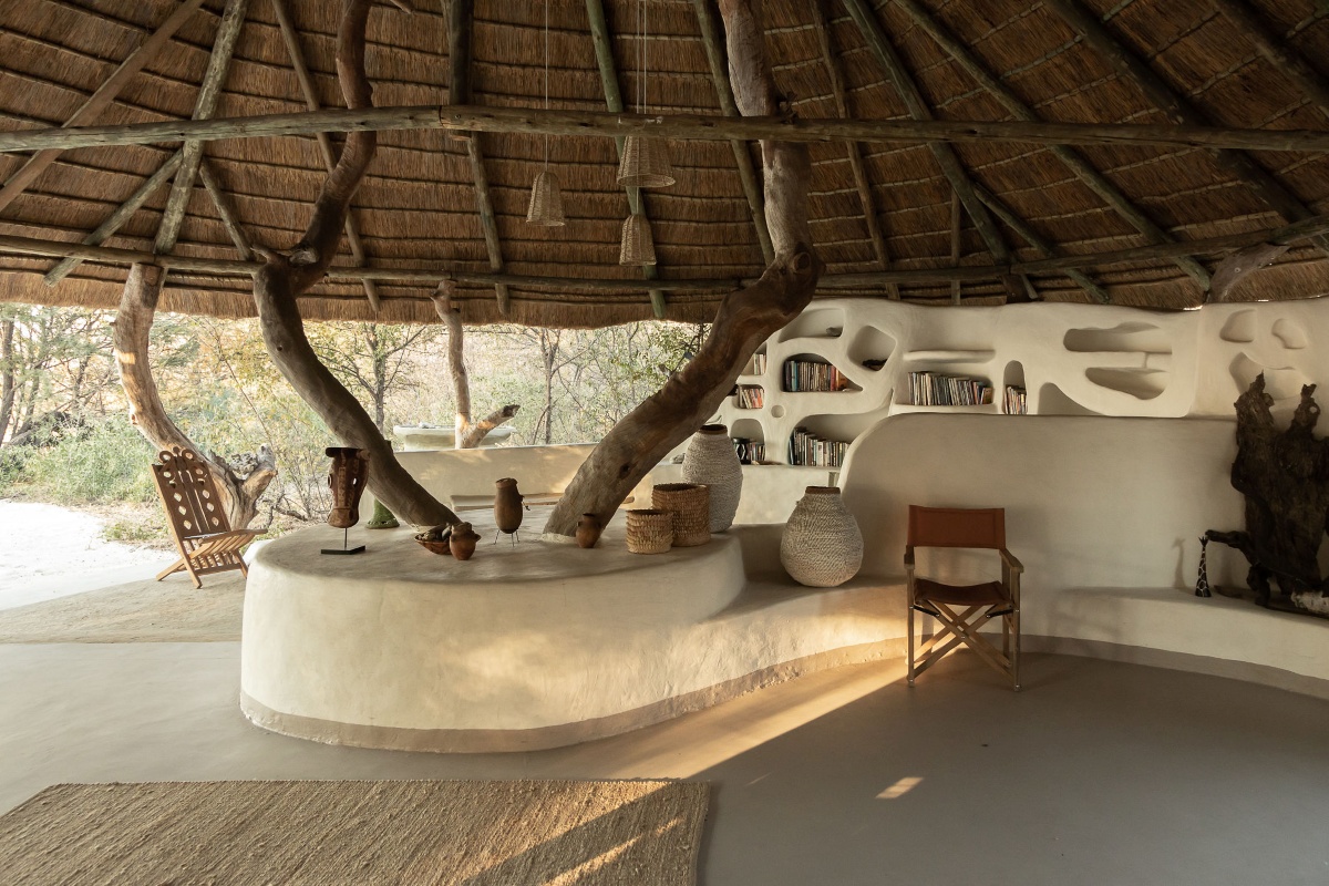 Moela Safari Lodge books in common area
