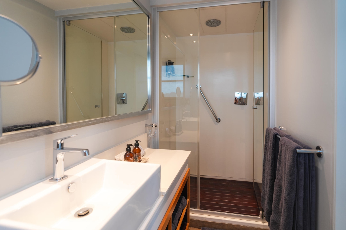 Zambezi Queen Bathroom