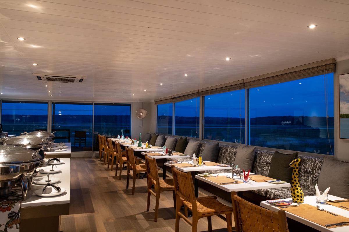 Zambezi Queen Dining Tables at Night