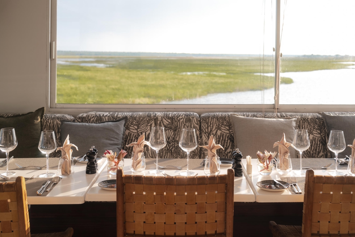 Zambezi Queen Dining Tables with Views