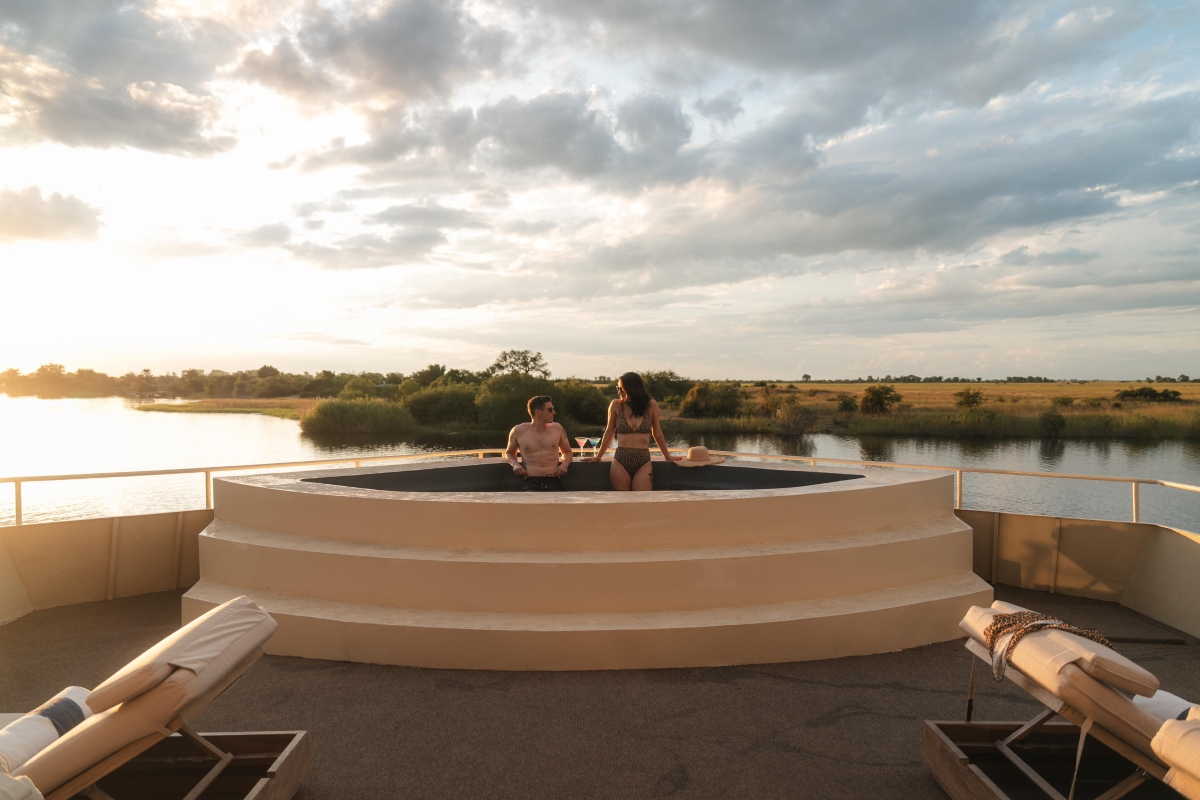 Zambezi Queen Guests in Tub