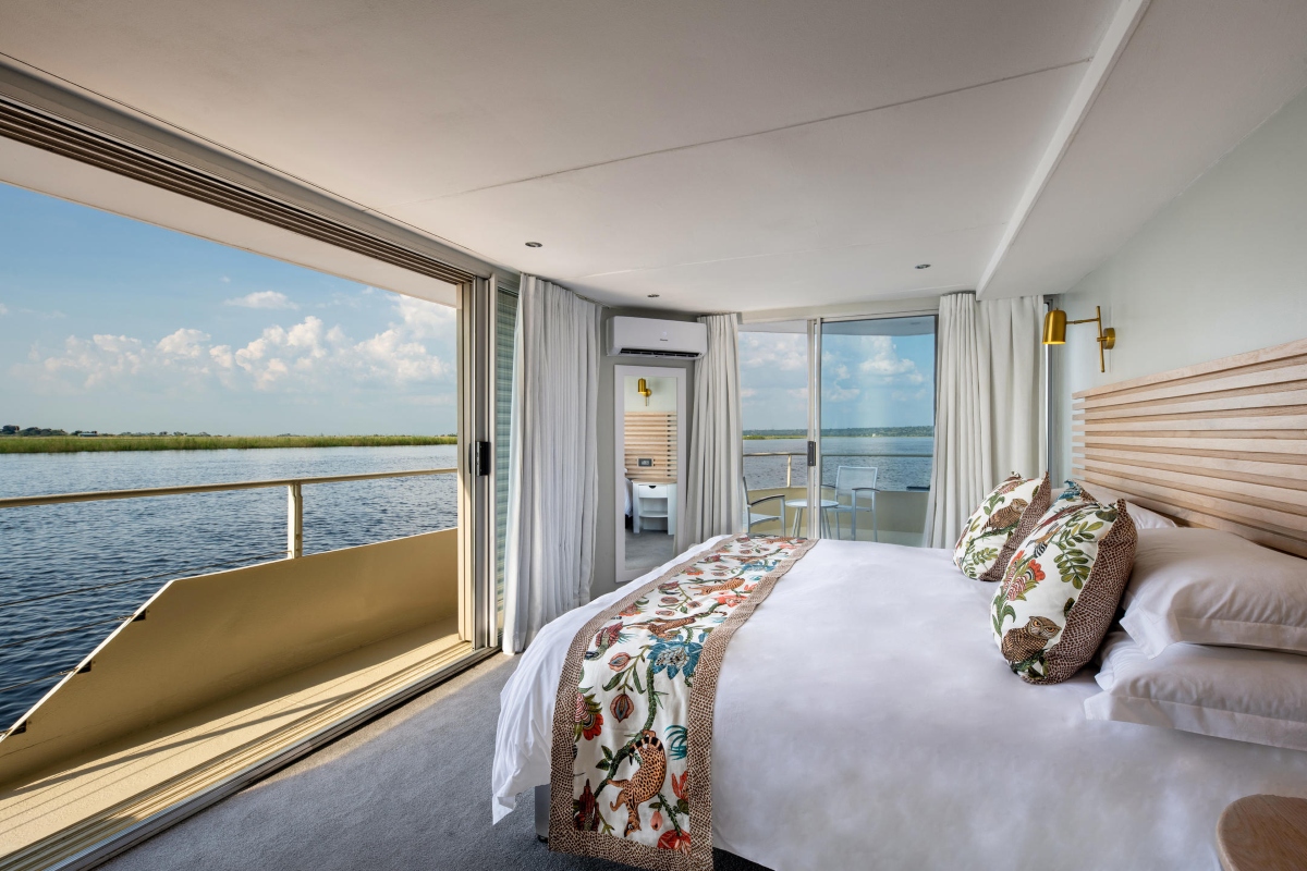 Zambezi Queen Luxury Suite Bed