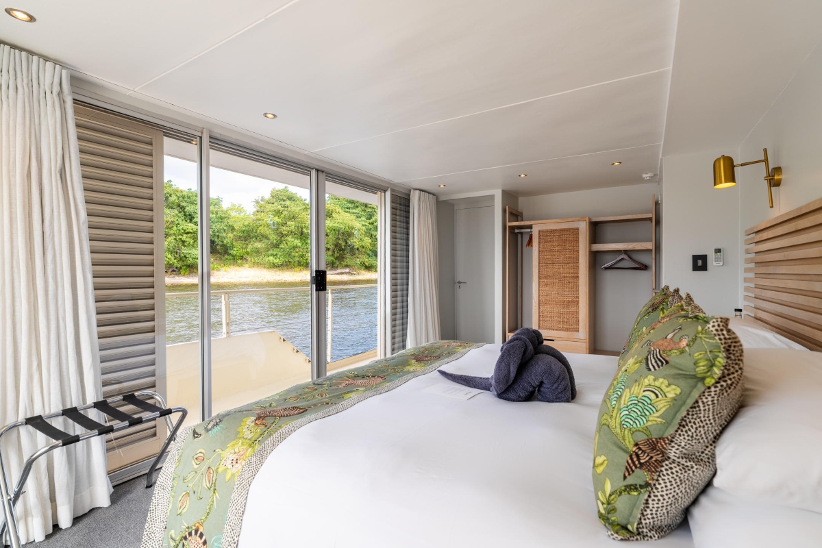 Zambezi Queen Luxury Suite Cupboard