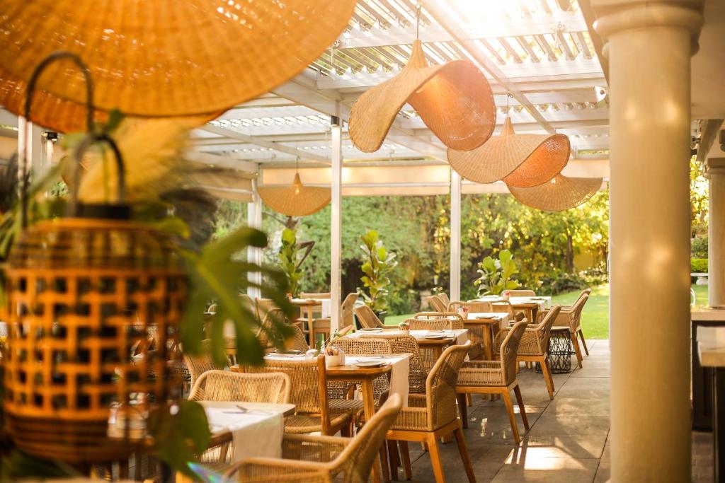 Fairlawns Boutique Hotel & Spa outside seating