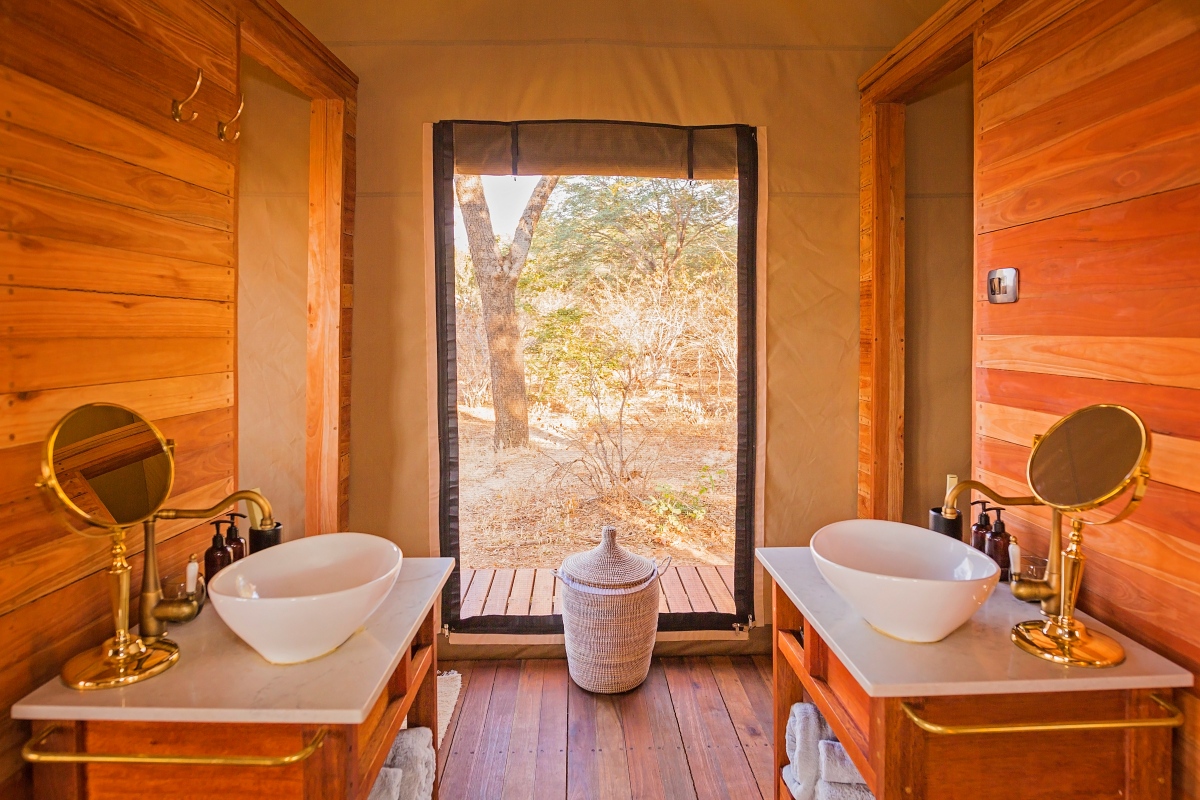 Verney's Camp - Luxury Tented Lodge Double Vanity