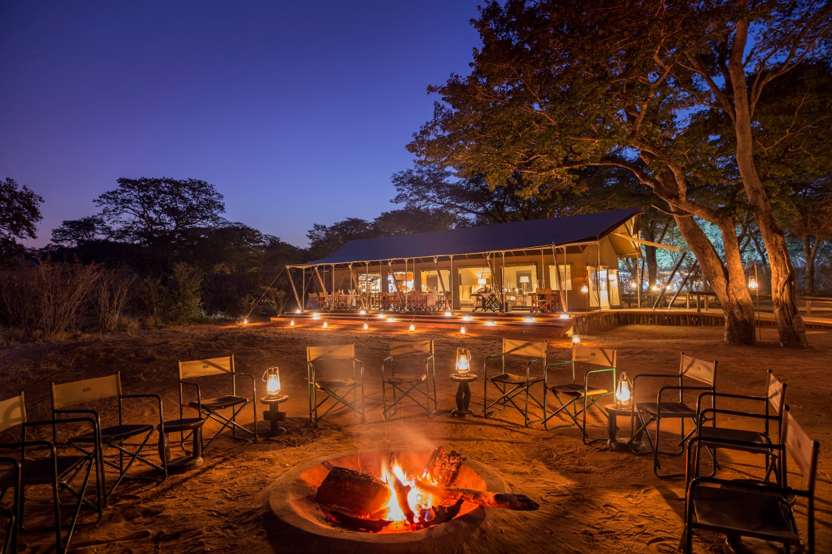 Verney's Camp - Main Lodge Firepit